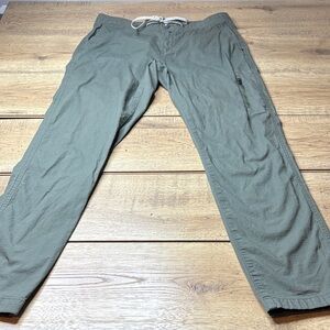 Vuori Olive Green Straight Leg Pants